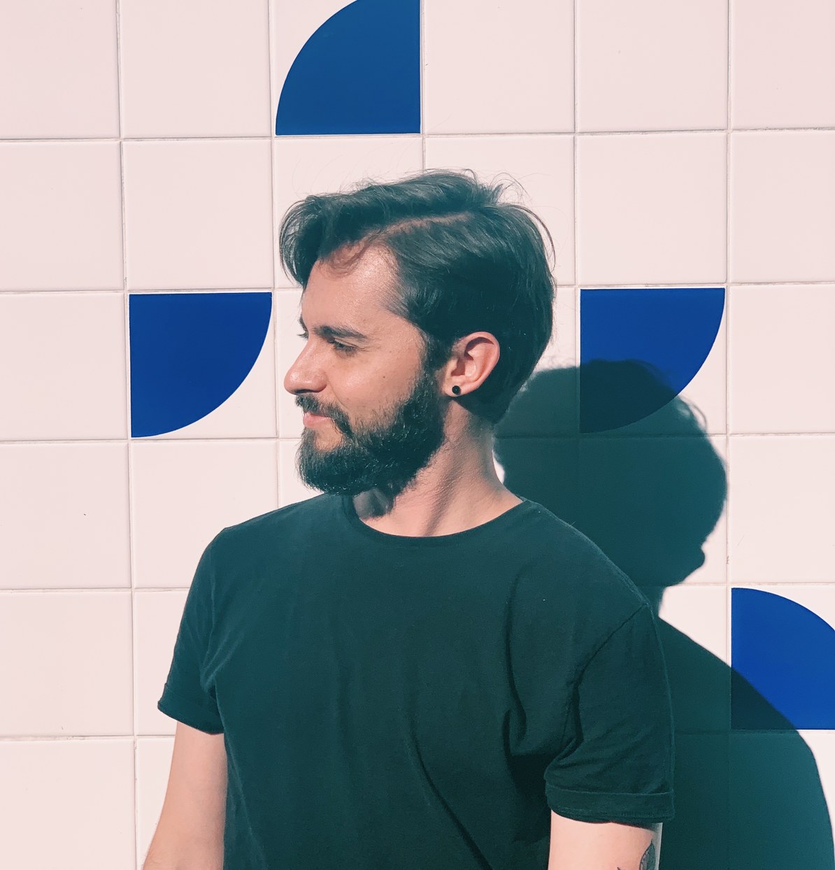 José Silva in front of a tiled wall with blue shapes